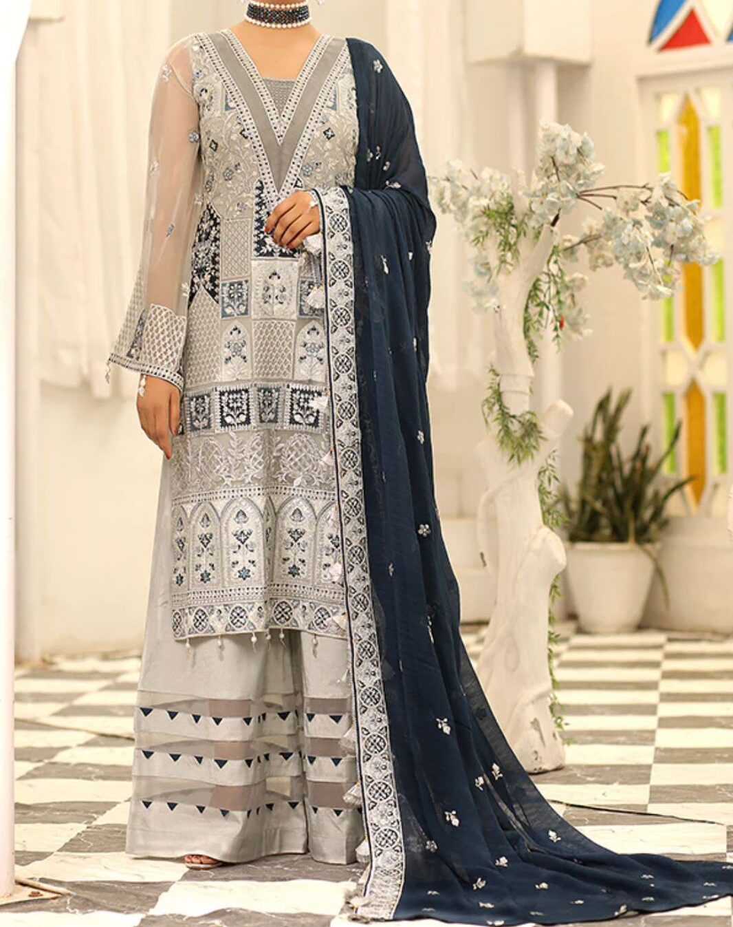 Zarqaaa Imrozia Code 623 – 3PC Lawn Suit with Heavy Embroidery Zarqaaa Imrozia Embroidered Lawn Suit Code 623 – Chiffon Dupatta