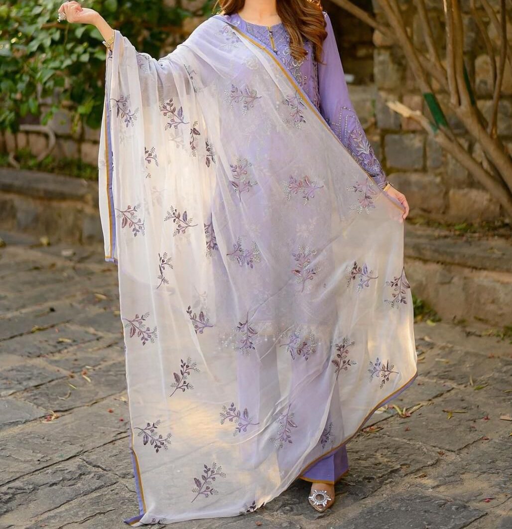 Zarqaaa Flose Luxury Embroidered Lawn Suit – Code 104 | 3PC Set - Image 2