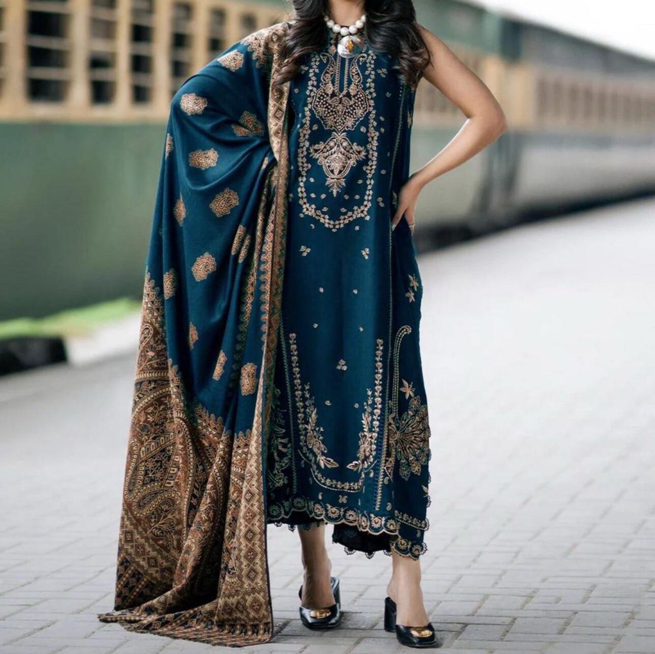 Zarqaaa Izel Luxury Lawn Suit – 3PC | Summer Collection 2K25 - Image 2