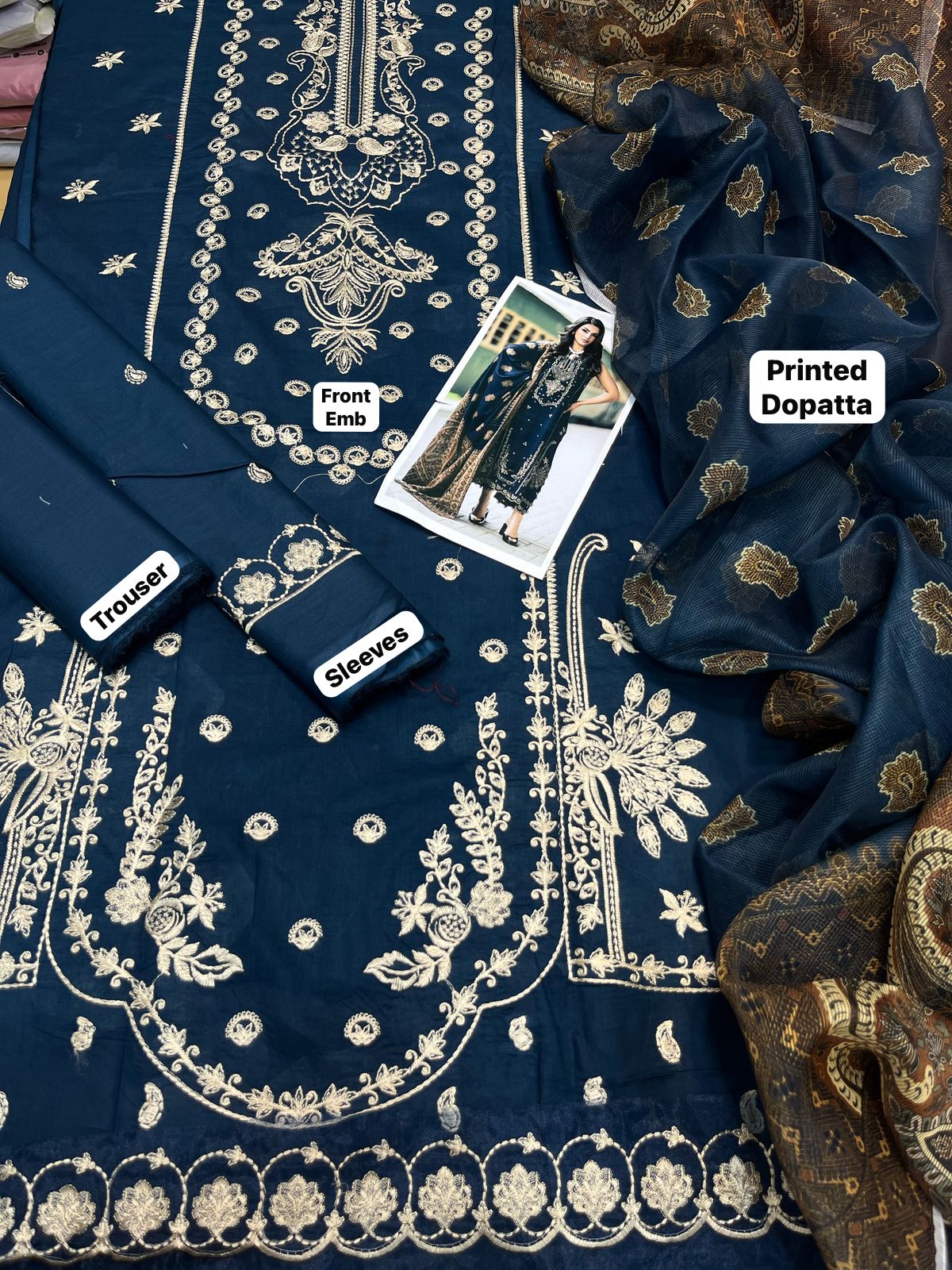 Zarqaaa Izel Luxury Lawn Suit – 3PC | Summer Collection 2K25 - Image 4