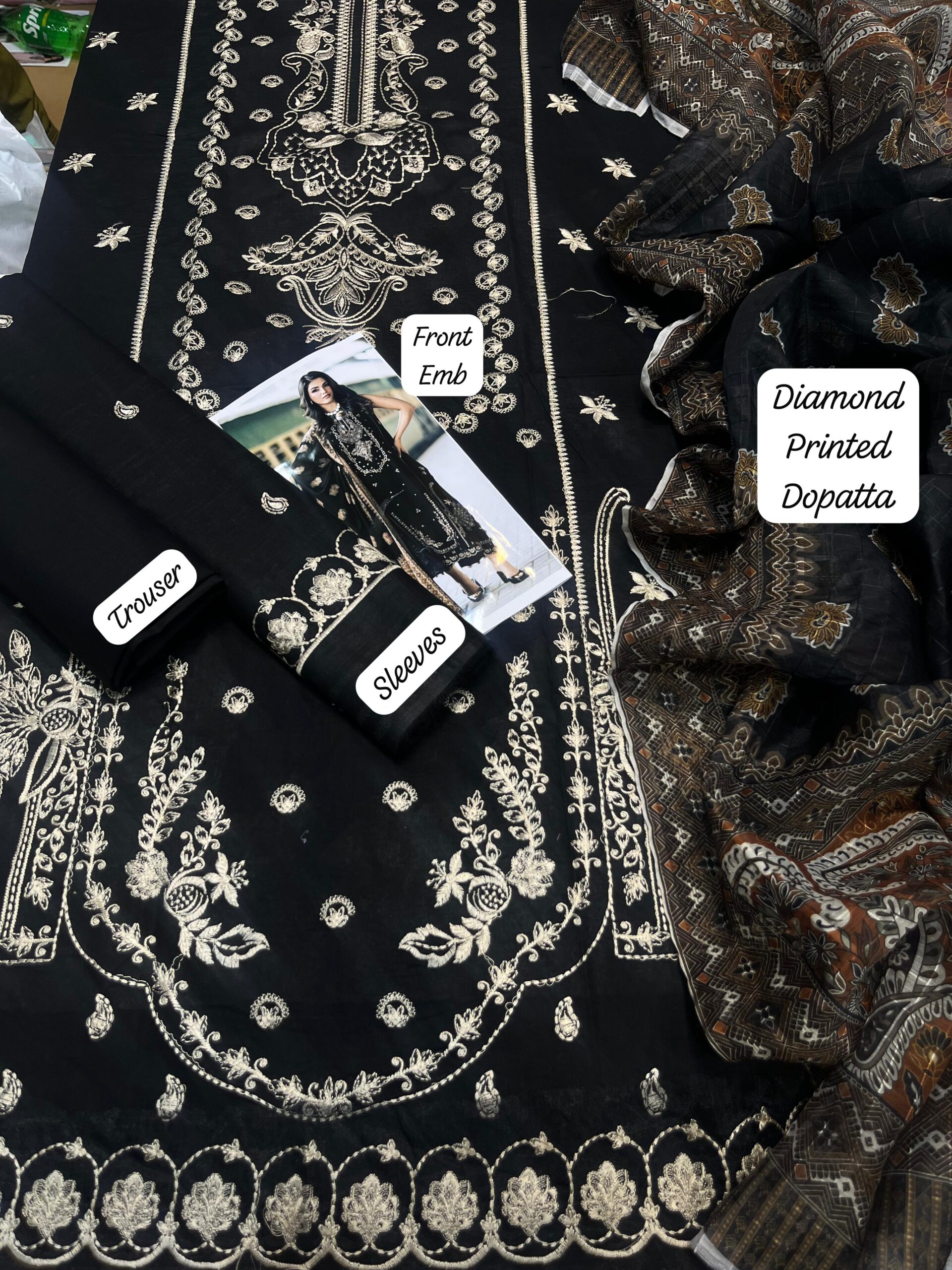 Zarqaaa Izel Luxury Lawn Suit – 3PC | Summer Collection 2K25 - Image 3