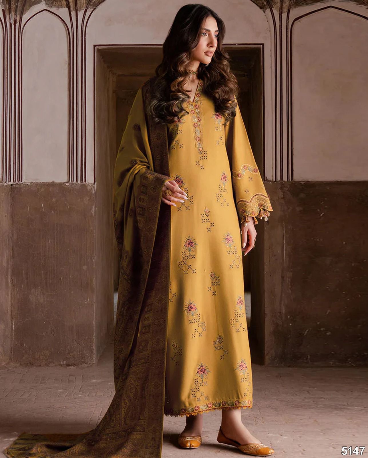 Izel 5147 Dhanak Suit with Boring Embroidery & Twill Shawl