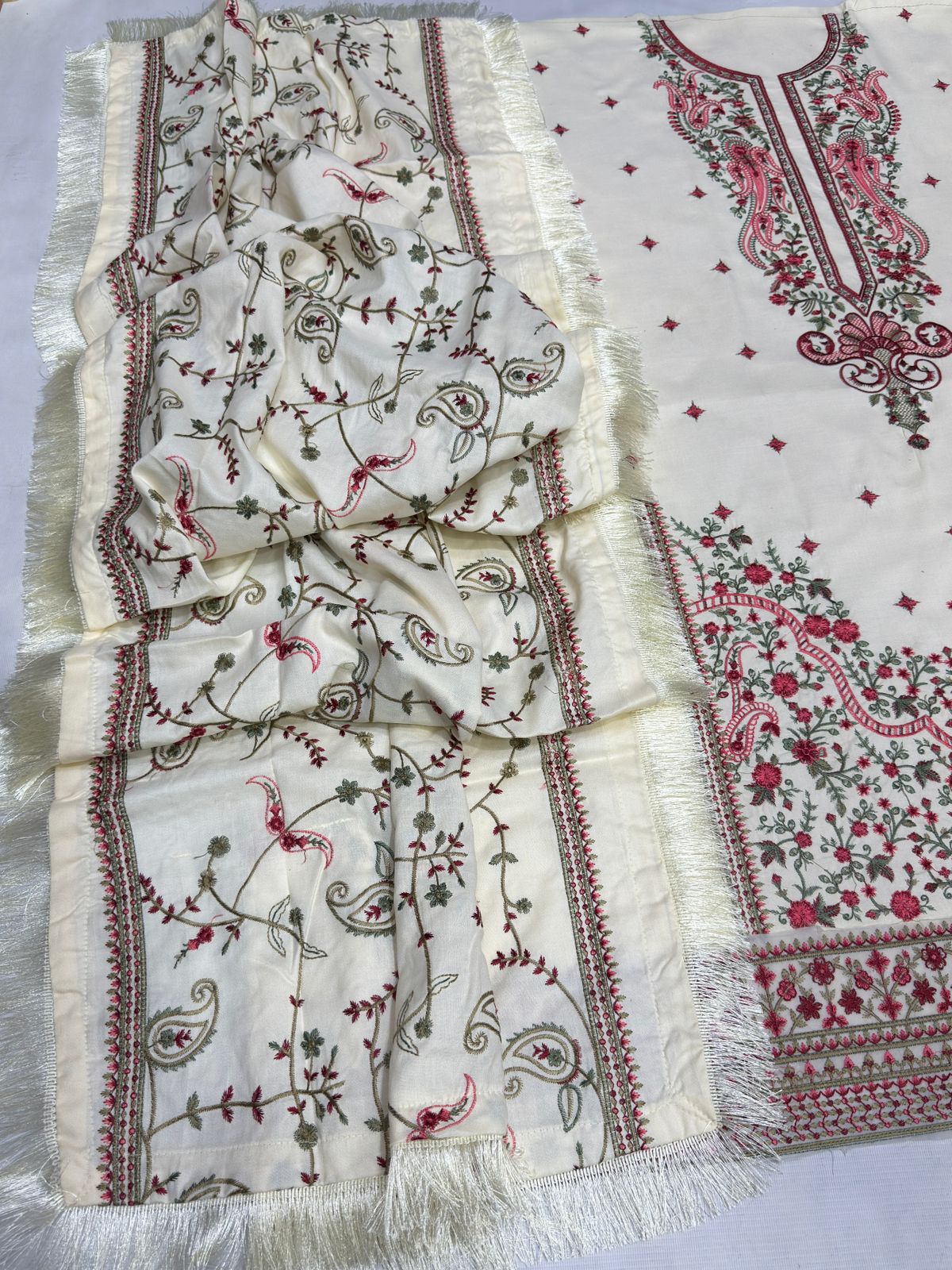 Zarqaaa Asim Jofa 5066 Luxury Dhanak Suit – 3PC | Winter Collection - Image 3